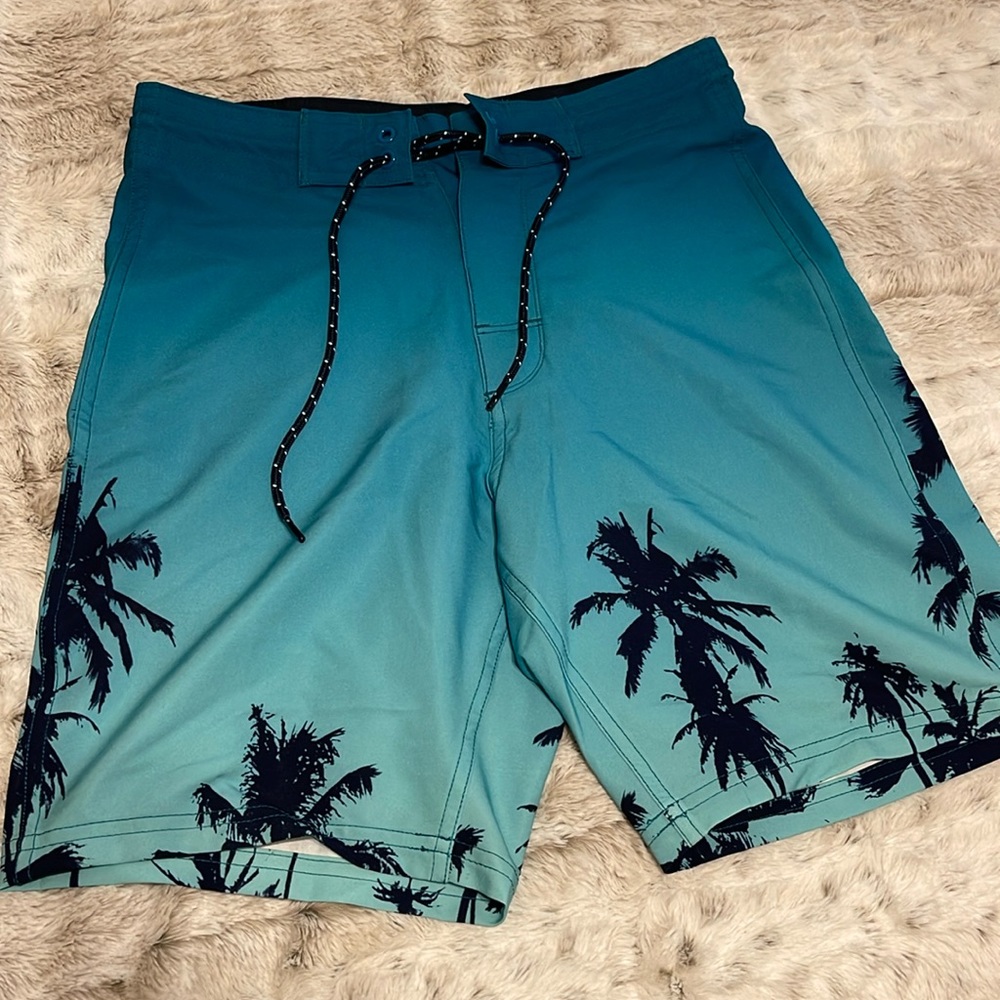 Men’s swimming trunks